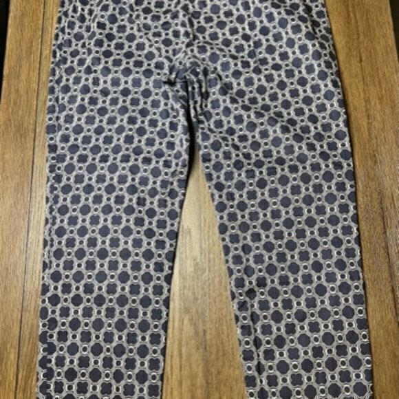 BUNDLE 3 FOR $18- Womens Pants Classic Fit Crop Blue White Straight Leg Size 6 - Picture 3 of 12